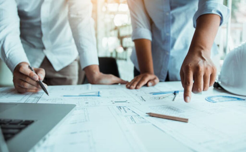 homens conversando engenharia elétrica mogi sp